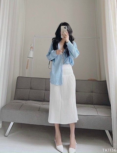 Sét áo thun in cô gái  chân váy dập ly