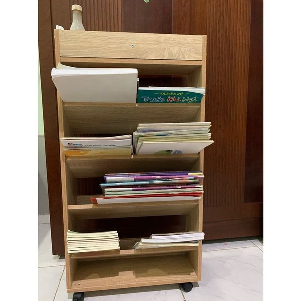 Kệ Sách Gỗ Ngăn Chéo Tích Hợp Bánh Xe Chắc Chắn - Nội Thất IGA - GP189