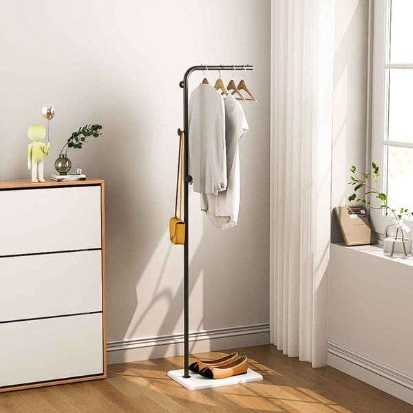 Cây treo quần áo uốn khung đen đế gỗ trắng - GM91