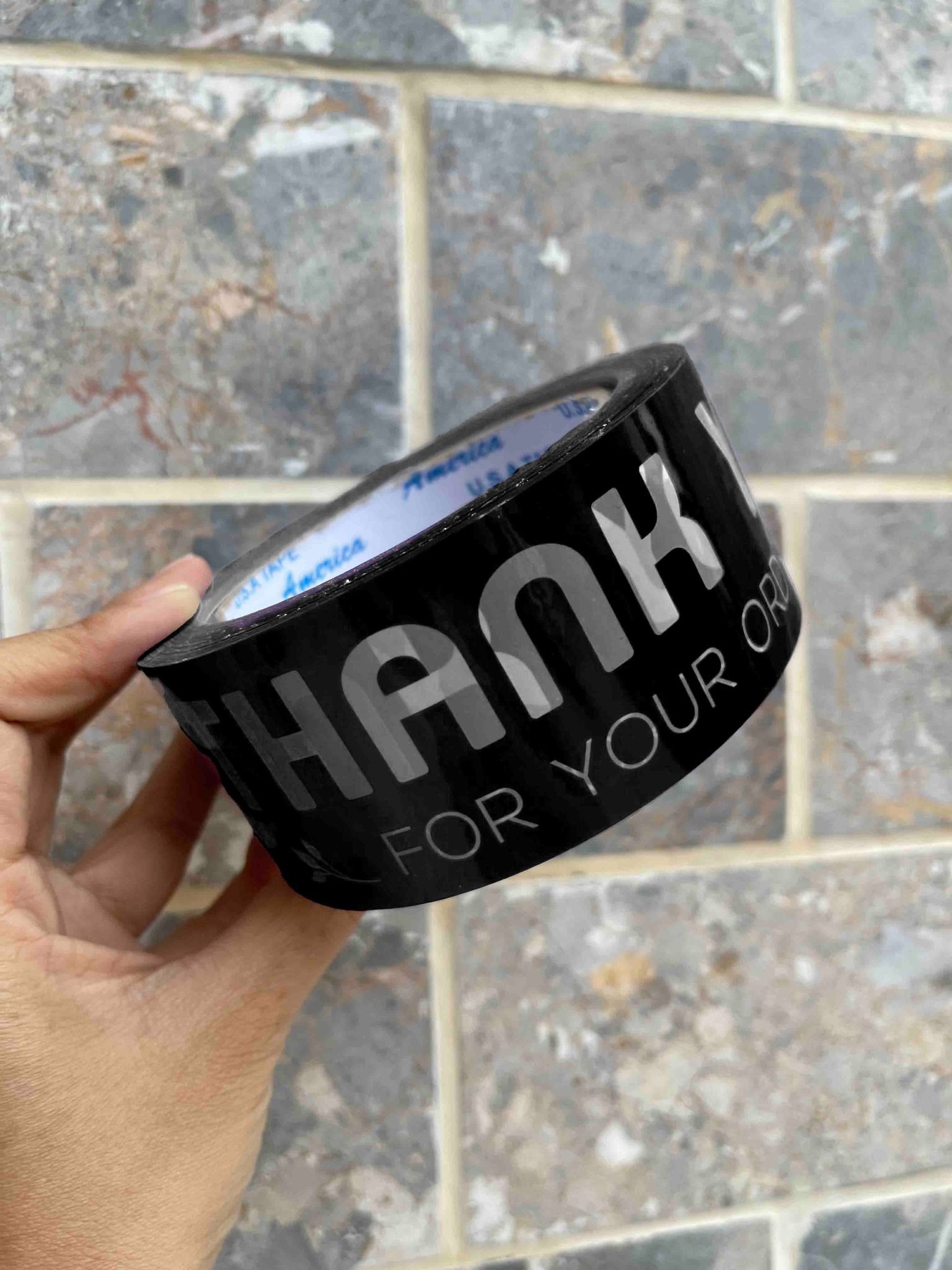  Băng keo in Thank You [48MMx72M] Đen-Trắng Sữa 