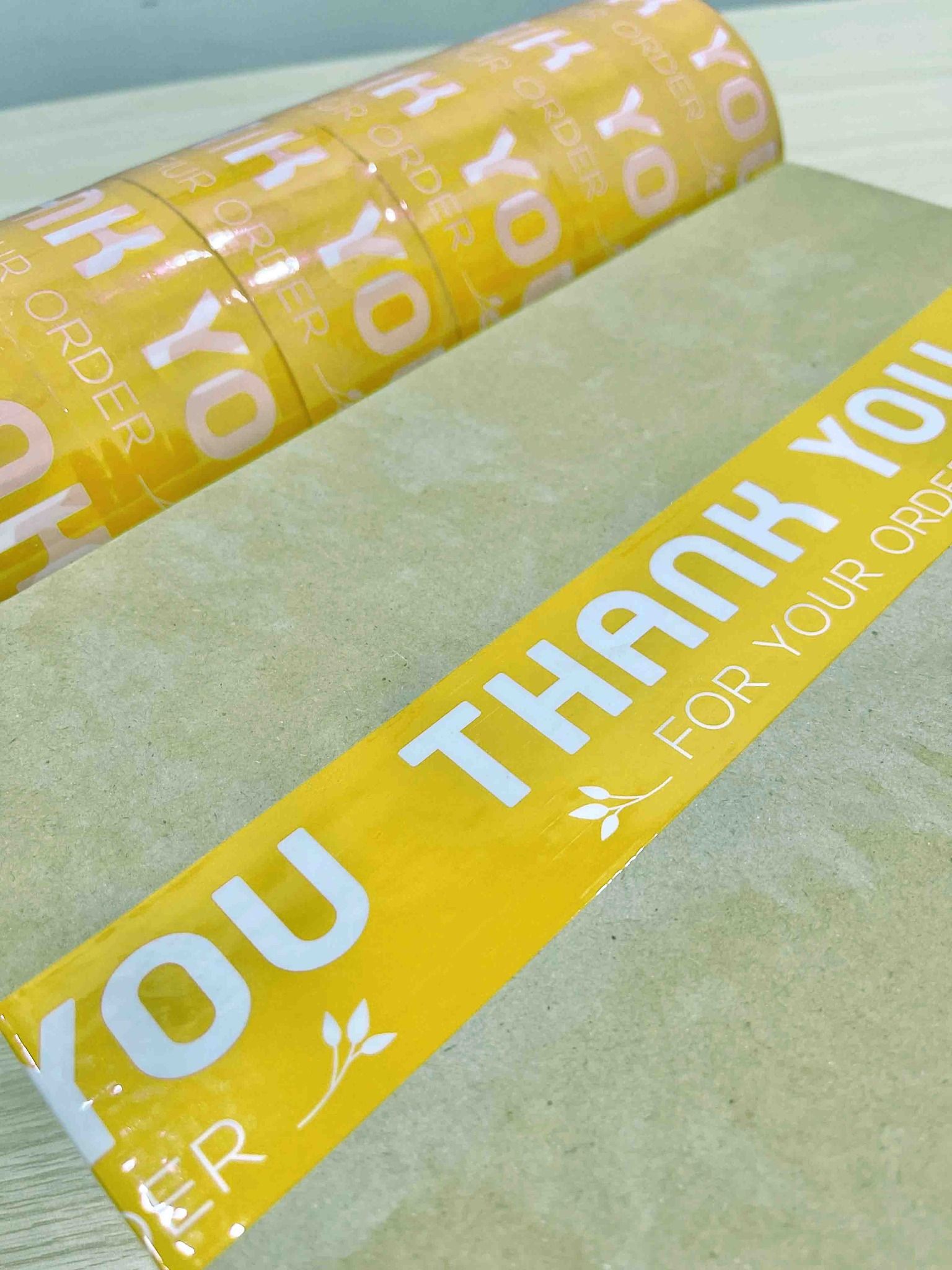  Băng Keo In 'Thank You' [48mmx72m] - Vàng-Trắng Sữa: Sự Kết Hợp Tuyệt Vời Cho Ngành Mỹ Phẩm 