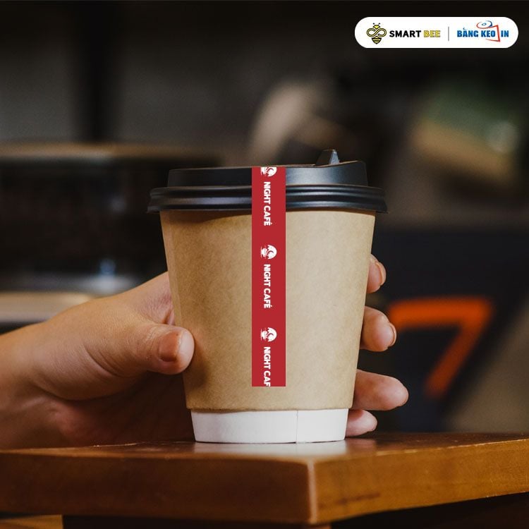  Băng Keo In 1 Màu Theo Yêu Cầu [12MMx72M] Nền Đỏ Đậm & Màu In Trắng Sữa Dán Ly, Dán Hộp 12NMCT 