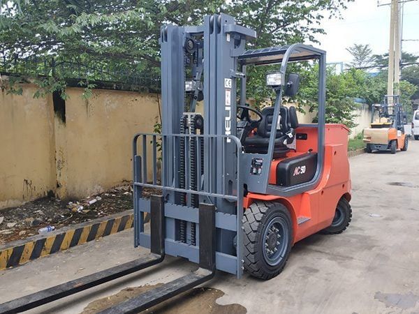 Xe Nâng Điện Ngồi Lái 4-5 Tấn