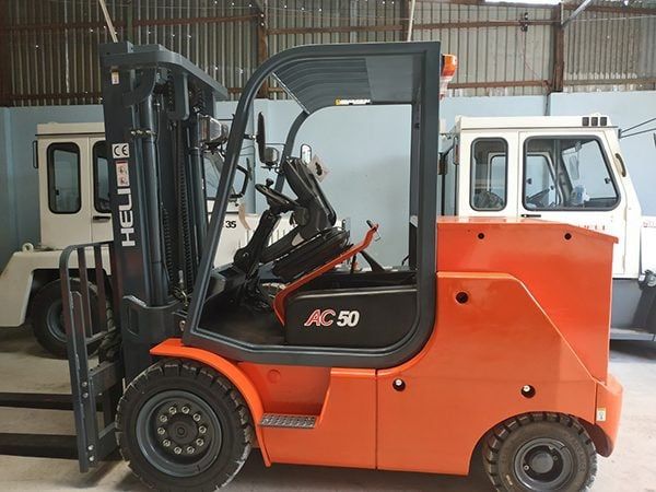 Xe Nâng Điện Ngồi Lái 4-5 Tấn