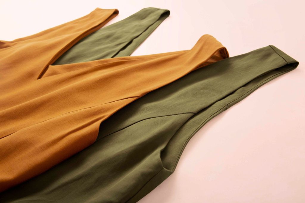 Jumpsuit Cổ Tim Sát Nách-KTS231106