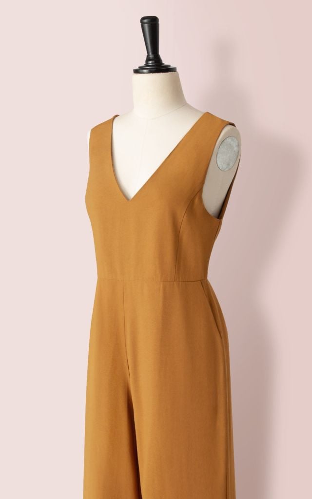 Jumpsuit Cổ Tim Sát Nách-KTS231106
