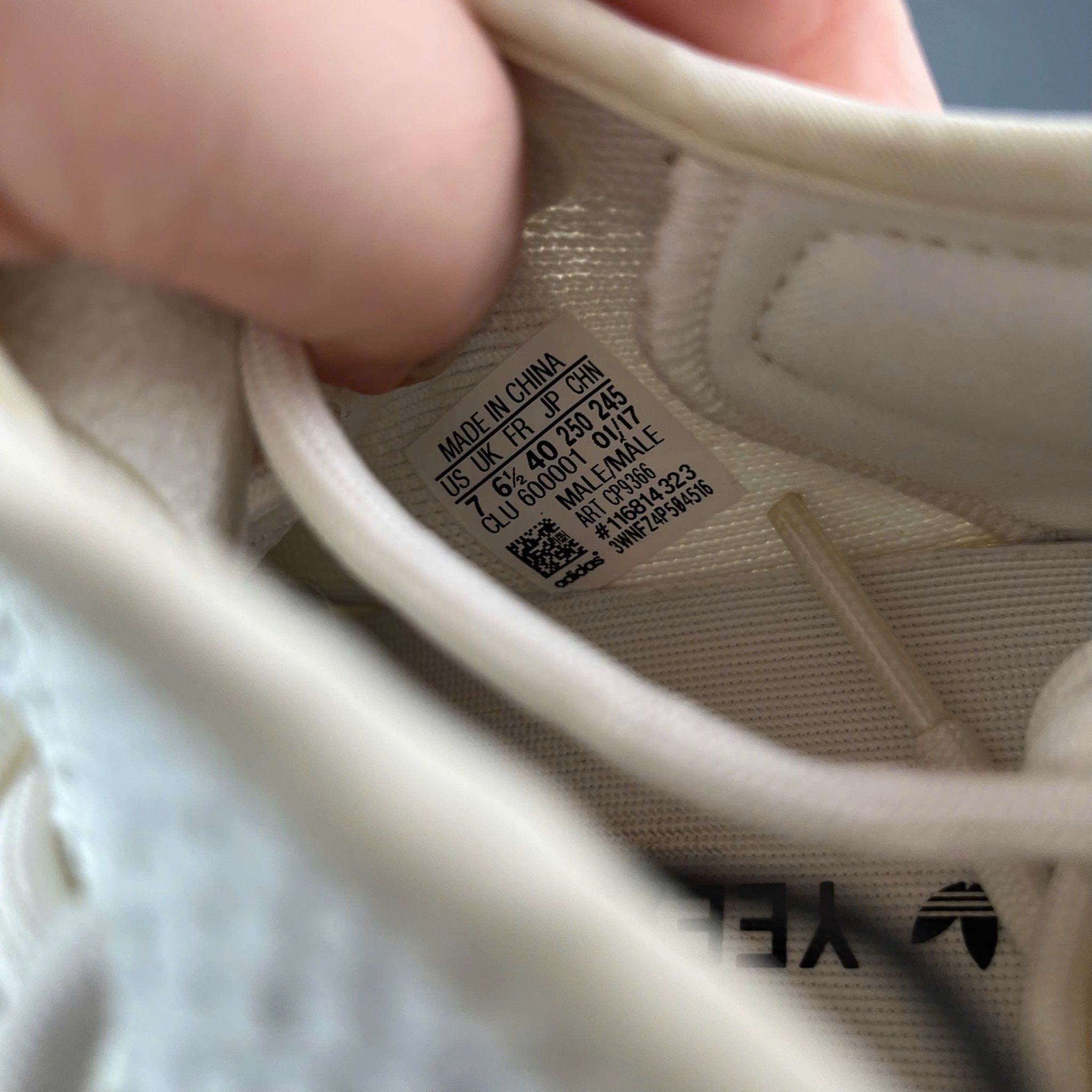 YEEZY BOOST 350 V2 CREAM CP9366 40