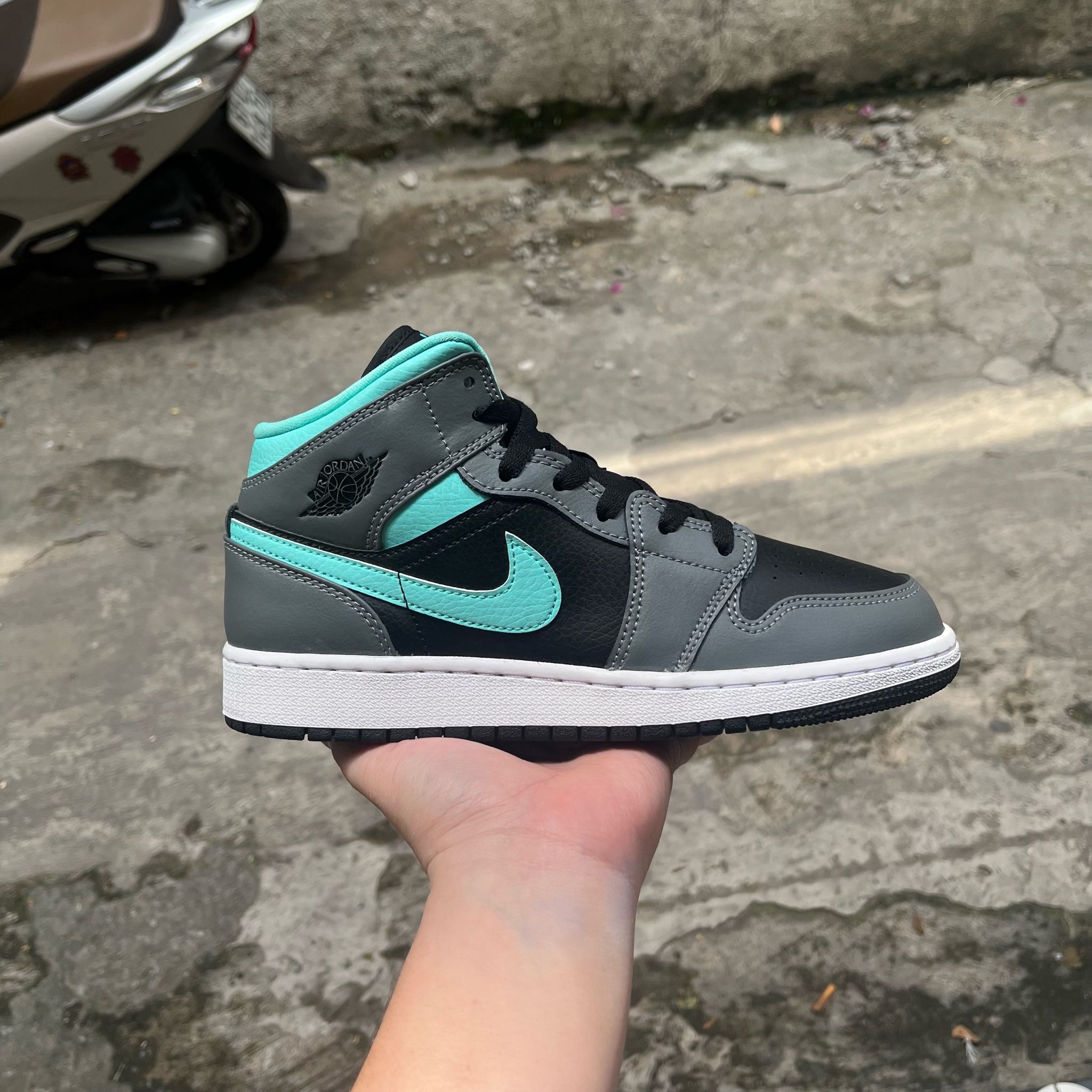 JORDAN 1 MID GREY AQUA - 39 - BEO2HAND