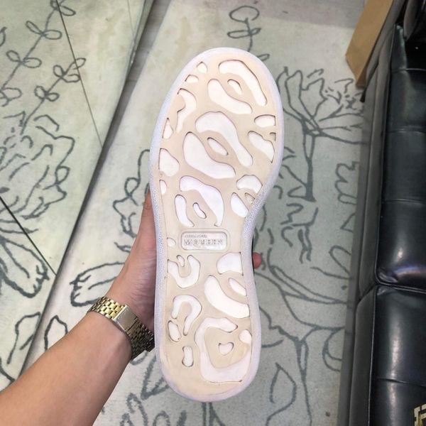 MC QUEEN OVERSIZED BLACK WHITE - 37