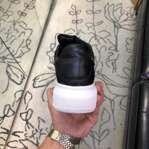 MC QUEEN OVERSIZED BLACK WHITE - 37