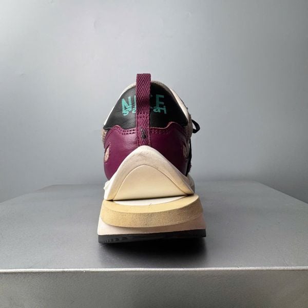 SACAI X VAPORWAFFLE SP VILLAIN RED - DD3035 200 - 41