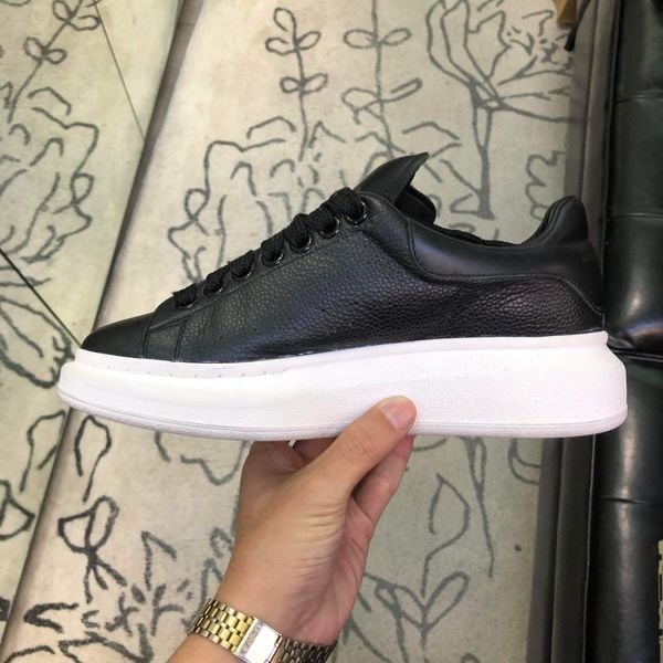 MC QUEEN OVERSIZED BLACK WHITE - 37