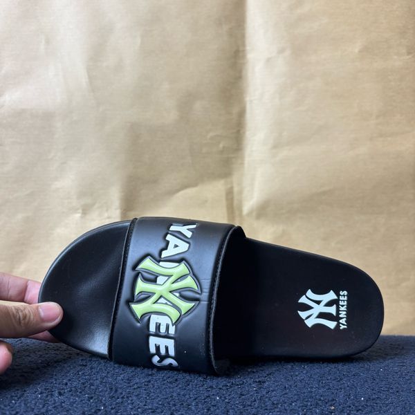 YANKEES SLIDE - 72SHH3111 - 36