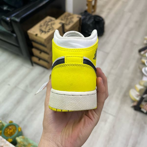 JORDAN 1 MID DYNAMIC YELLOW FLORAL - 37.5