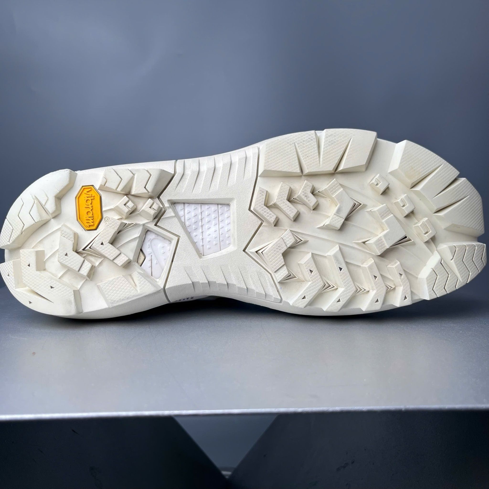 MMW X FREE TRAINER 3 IVORY AQ9200 100 40