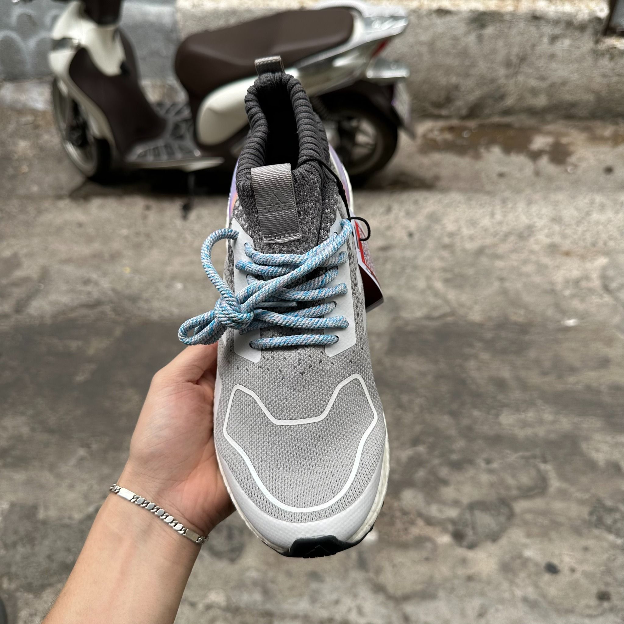 ULTRABOOST MID GREY TRAINERS EE3732 42 BEO2HAND