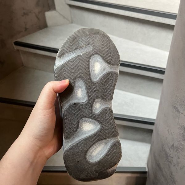 YEEZY 700 V2 HOSPITAL BLUE - fy8424 - 36