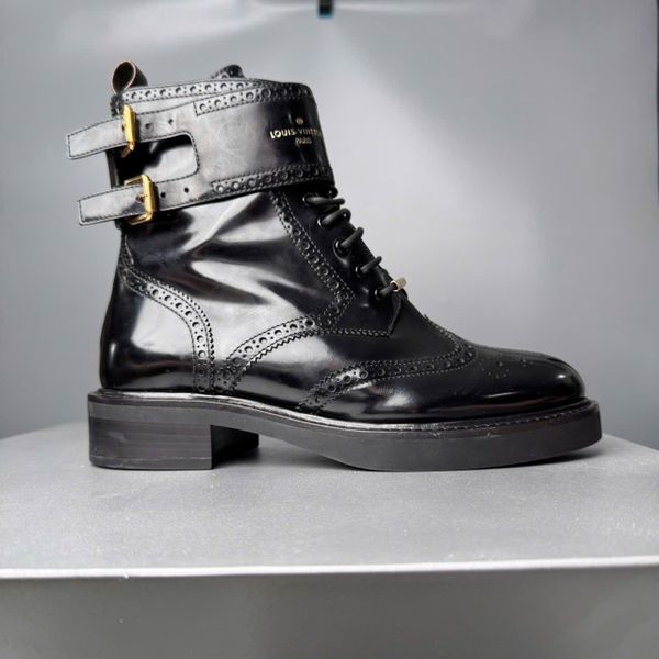 LOUIS VUITON MIDTOWN ANKLE BOOTS - 38