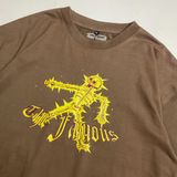 THE FAMOUS TEE