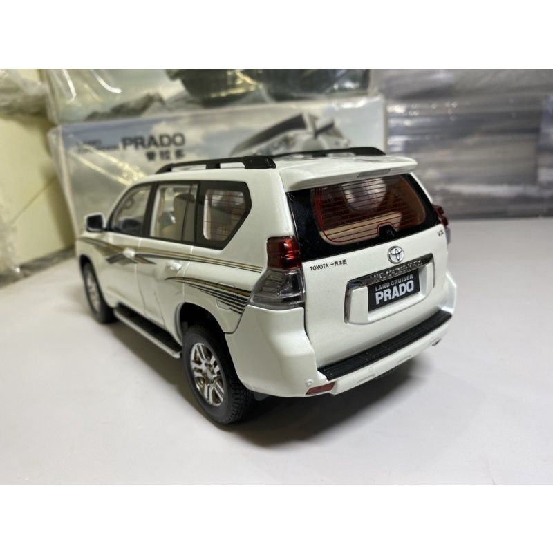 Xe mô hình cảnh sát SUV Toyota Land Cruiser Police 132  Blue Mô Hình