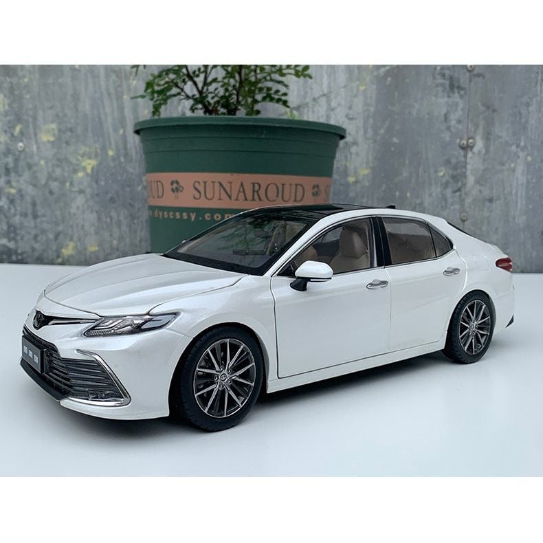 Mô Hình Xe Toyota Camry 25G 132 Màu Trắng