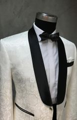 Tuxedo Trắng Hoạ Tiết Nổi