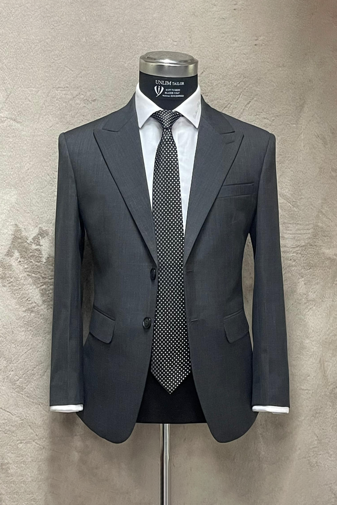 Suit Xám Tối Cổ Nhọn