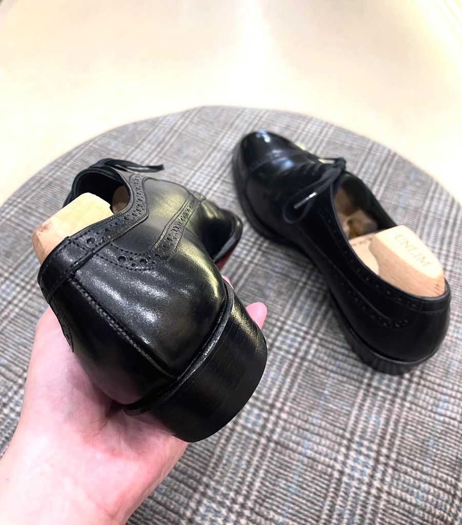 Giày Derby Đen Da Bò Ý Đế Đỏ
