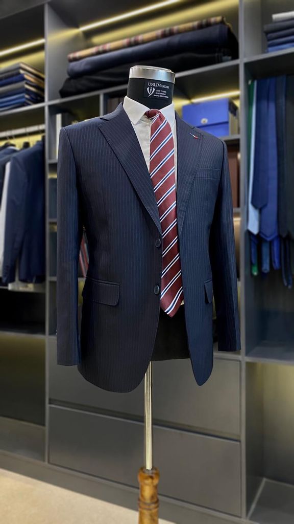 Suit Hoạ Tiết Stripes Thùa Khuyết Milanese