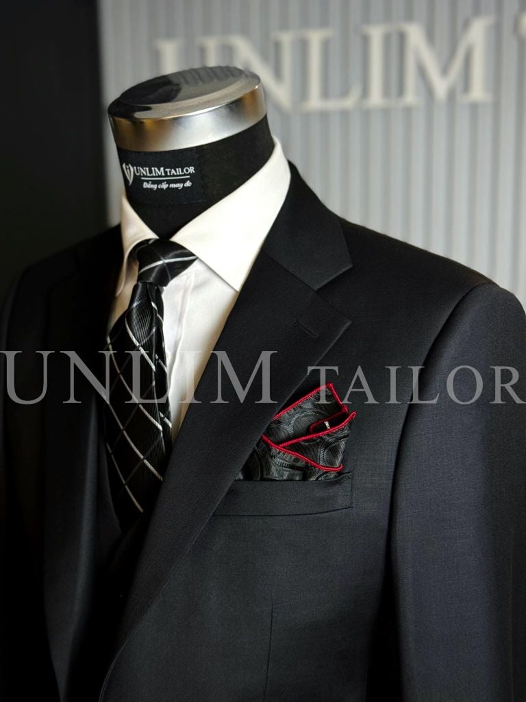 Suit 3 Mảnh Màu Đen Classic Cổ K