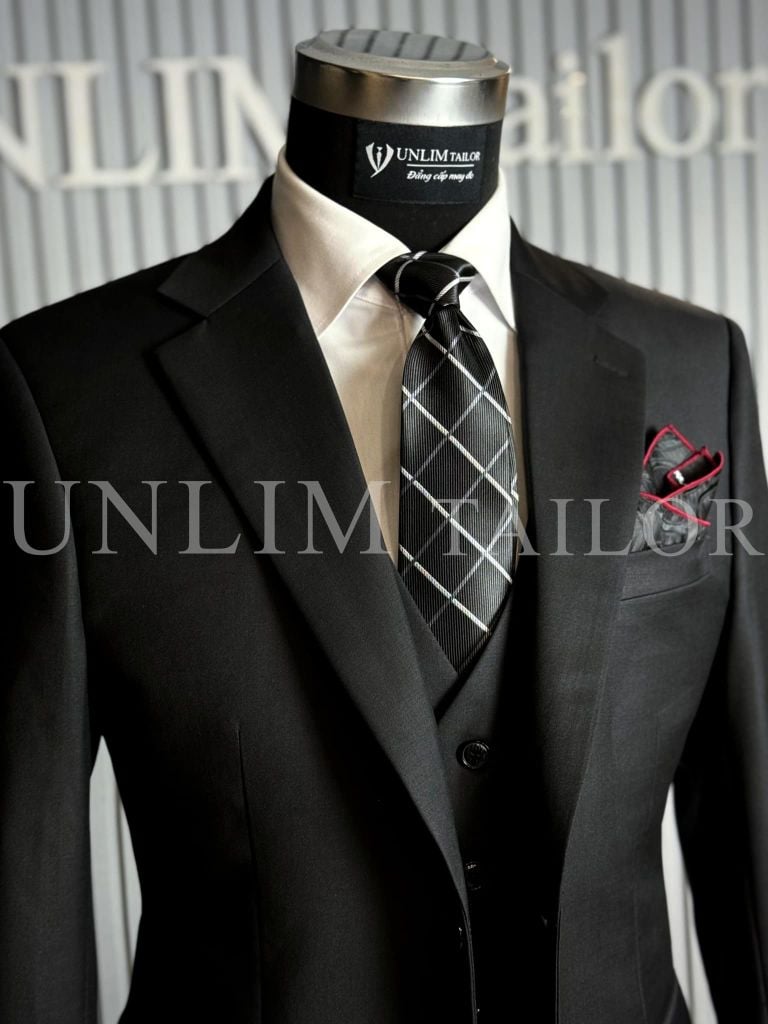 Suit 3 Mảnh Màu Đen Classic Cổ K