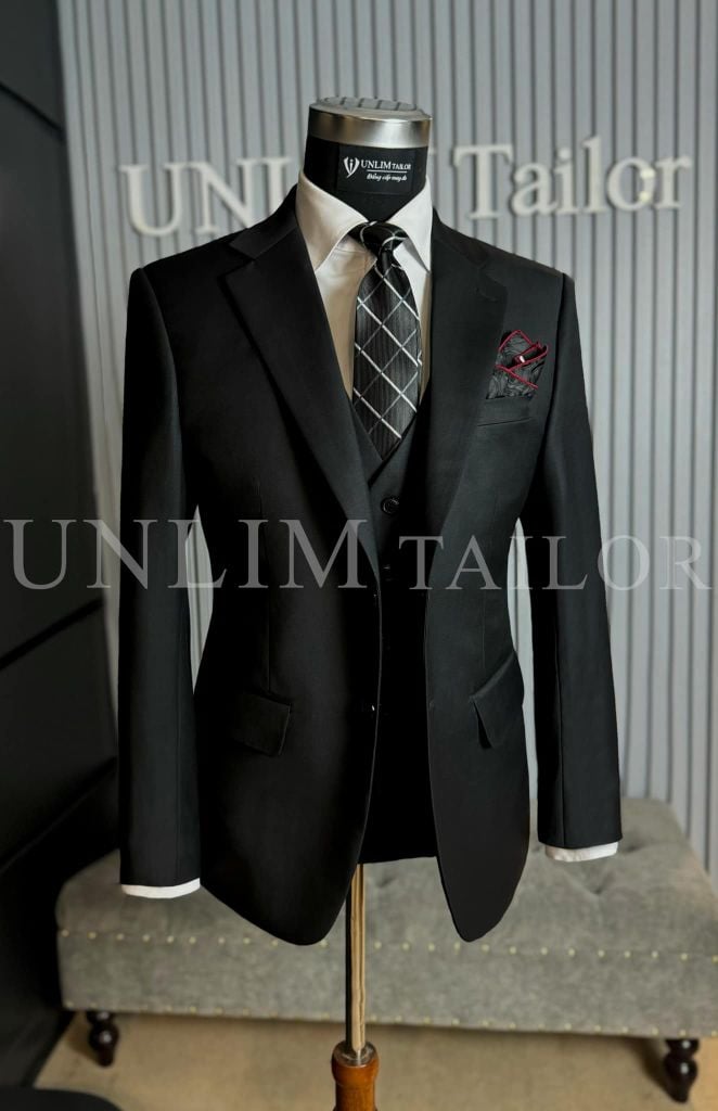 Suit 3 Mảnh Màu Đen Classic Cổ K