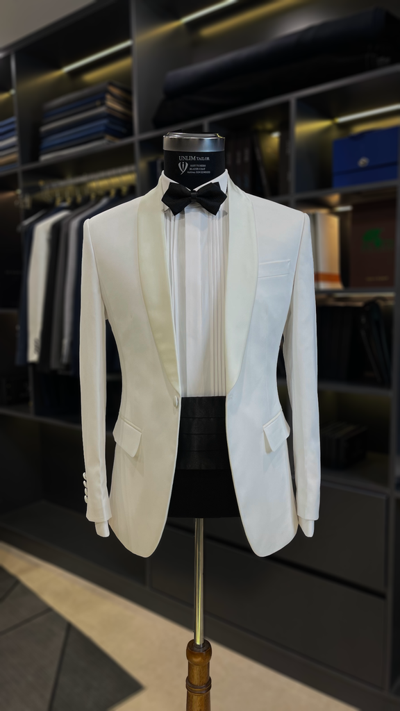 Tuxedo Trắng Cổ Sam