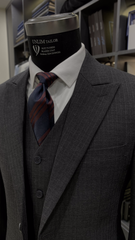 Suit Xám Tối Hoạ Tiết Kẻ Sọc