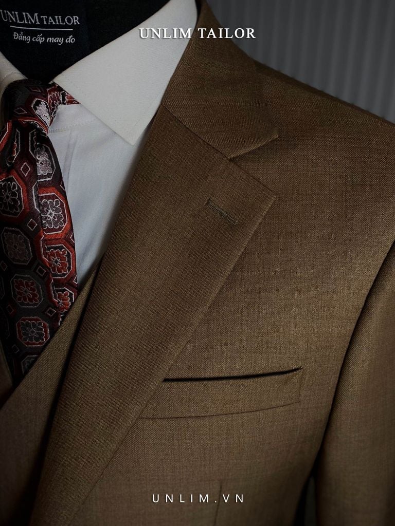 Suit Nâu Hai Cúc Cổ K