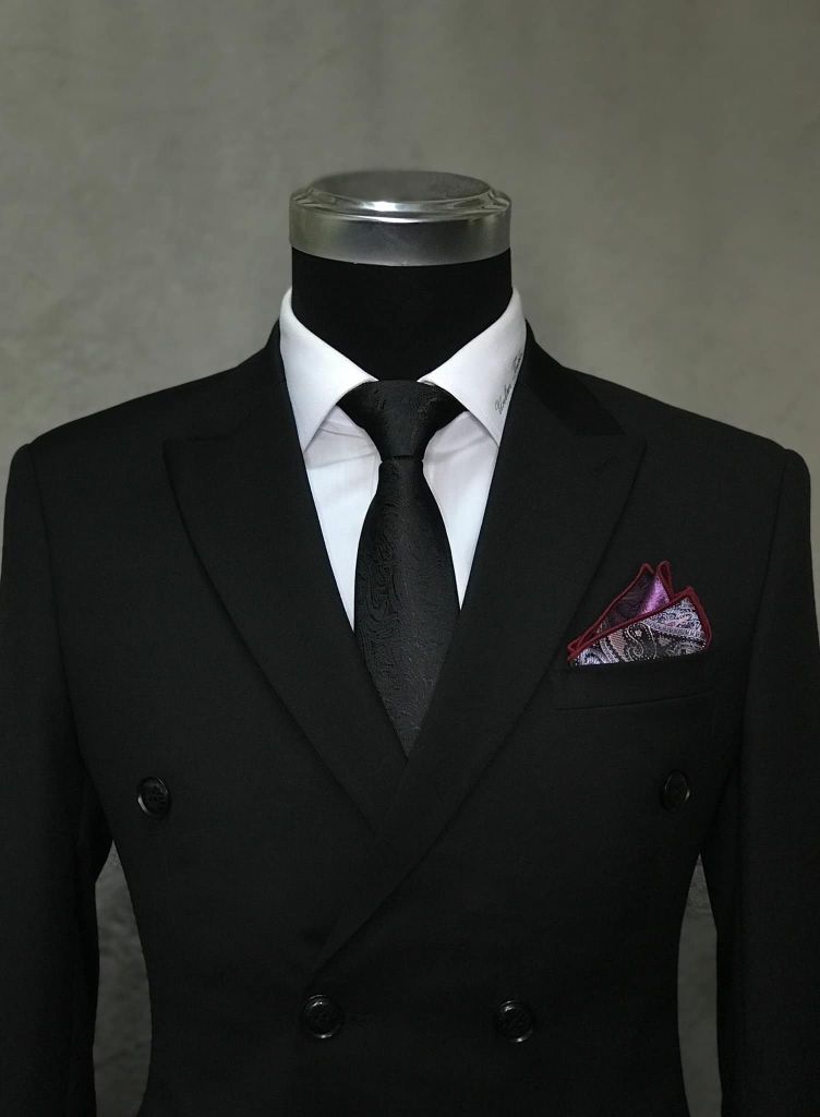 Suit Đen Truyền Thống