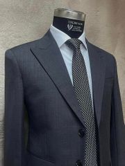 Suit Xám Tối Cổ Nhọn