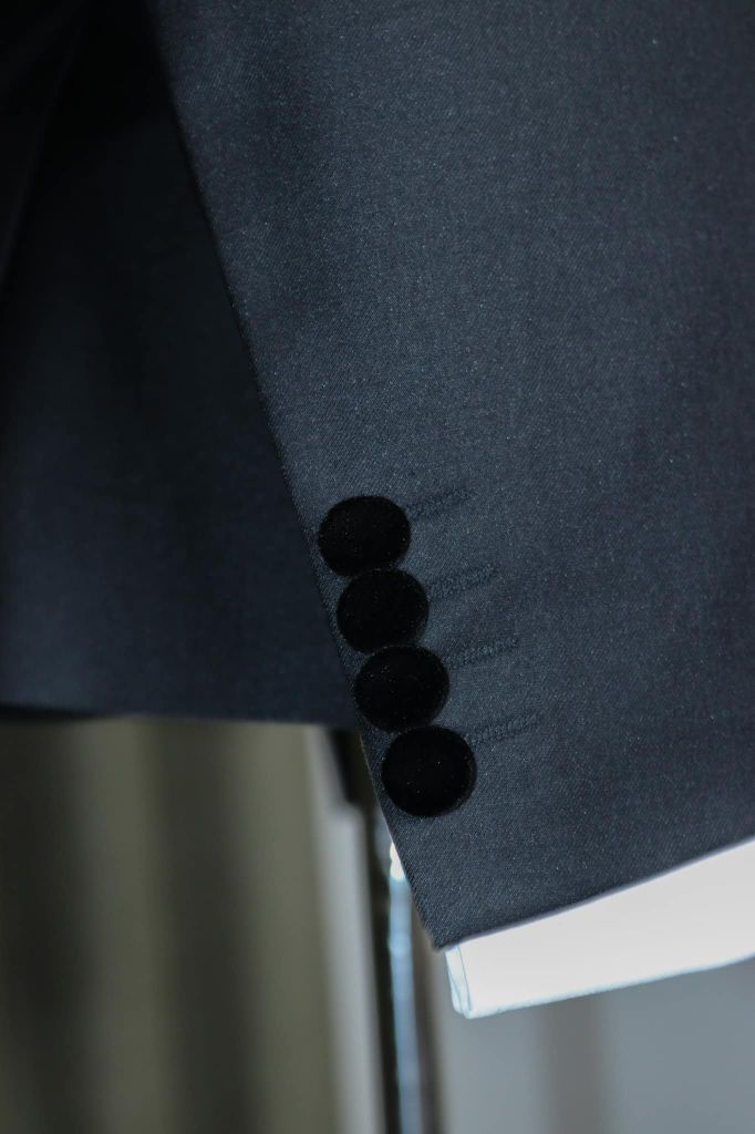 Tuxedo Đen 2 Hàng Khuy