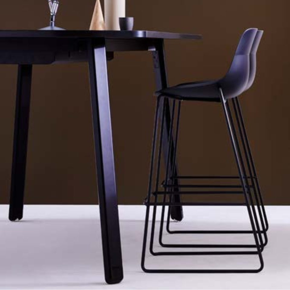 KISSEN High Table / Zenith