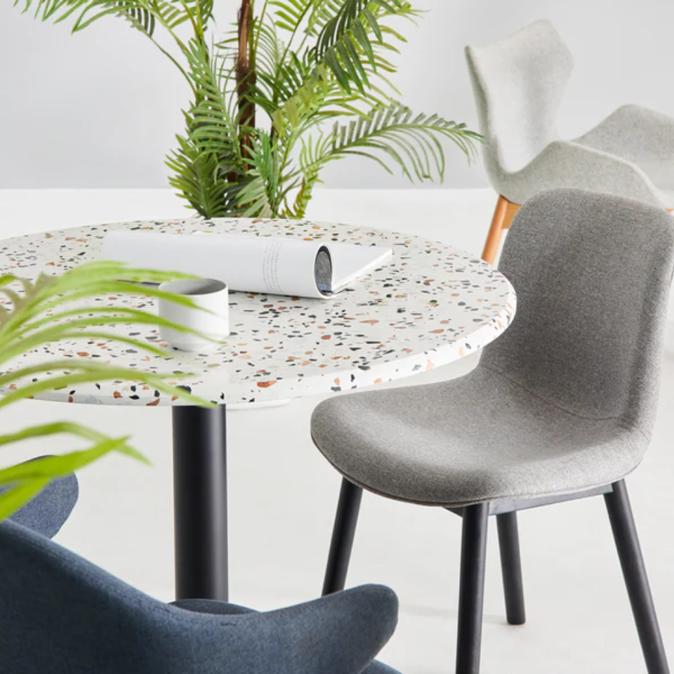 Nougat Table / Grado