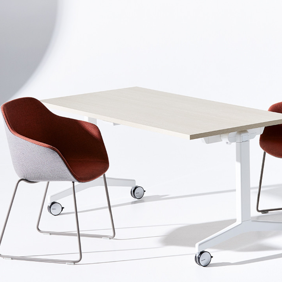 Kissen Folding Table / Zenith