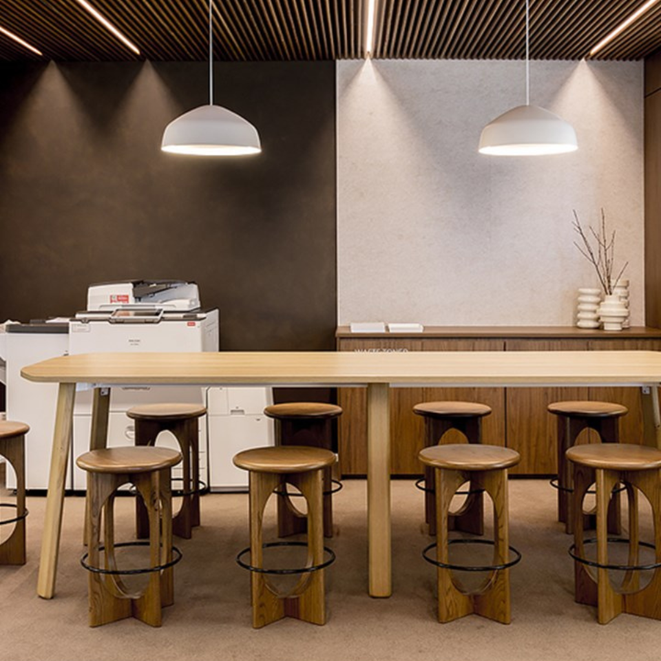 KISSEN High Table / Zenith