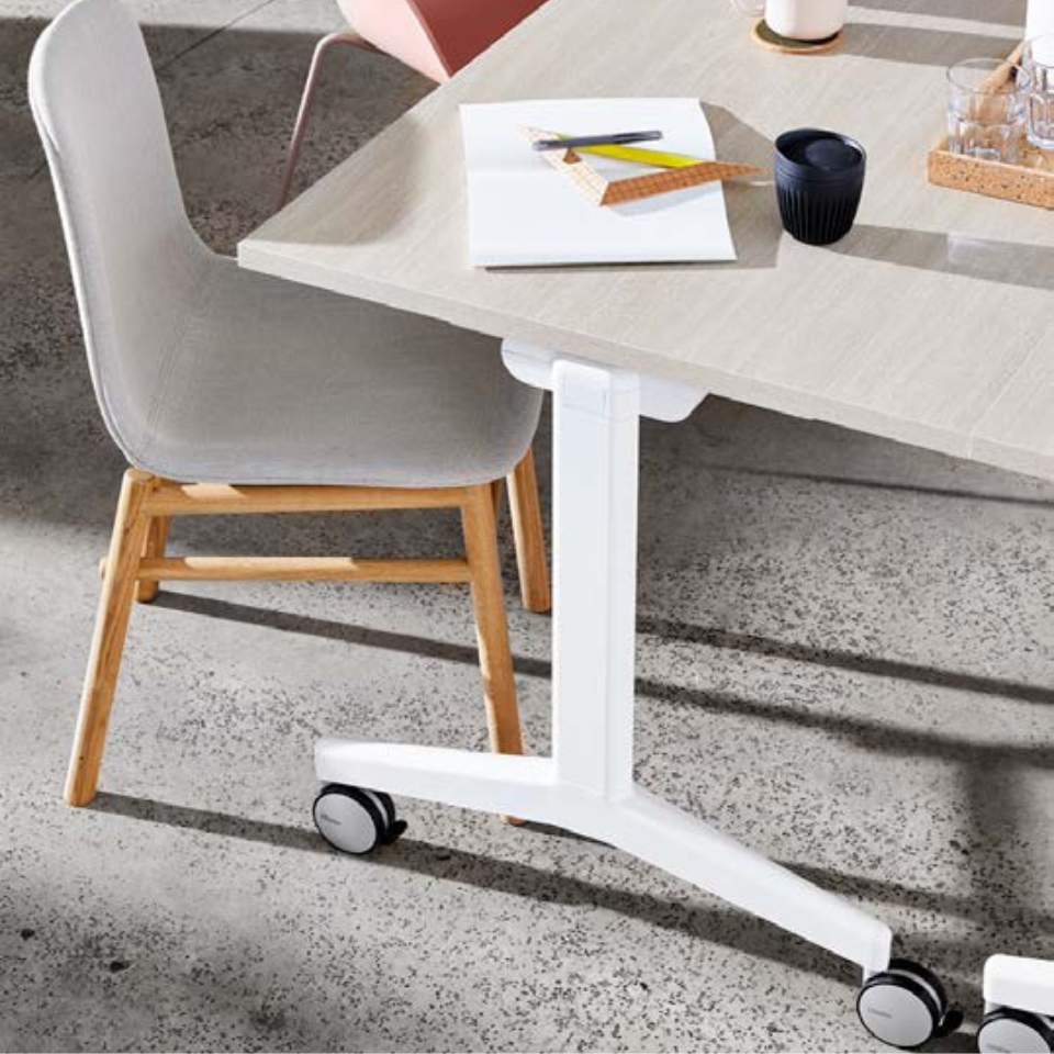 Kissen Folding Table / Zenith