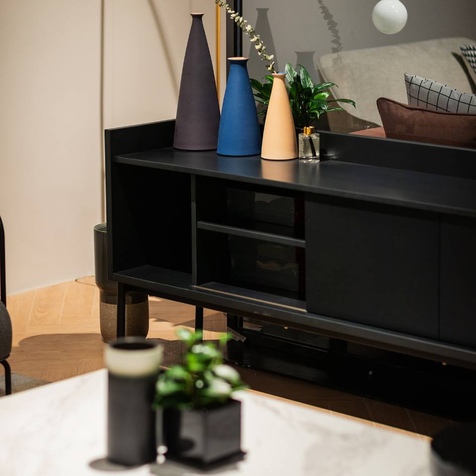 LIN Cabinet / Grado