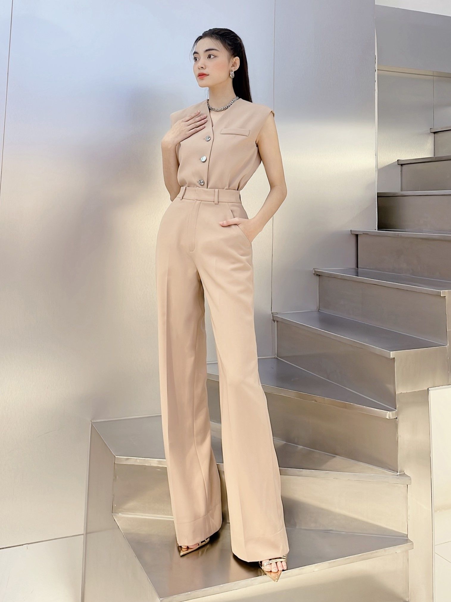 Set Công Sở NK Fashion Áo Cổ Vest Tay Lỡ Kèm Quần Ống Suông Lưng Cao