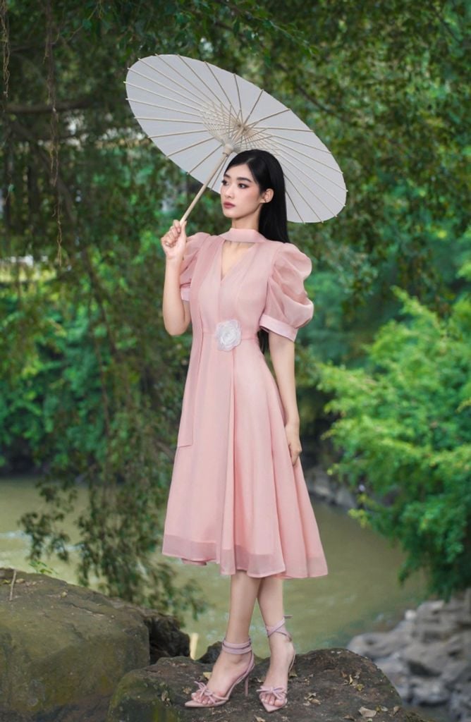 V1076 - Váy đầm thiết kế cổ tim vắt, dáng xoè tay cộc bồng