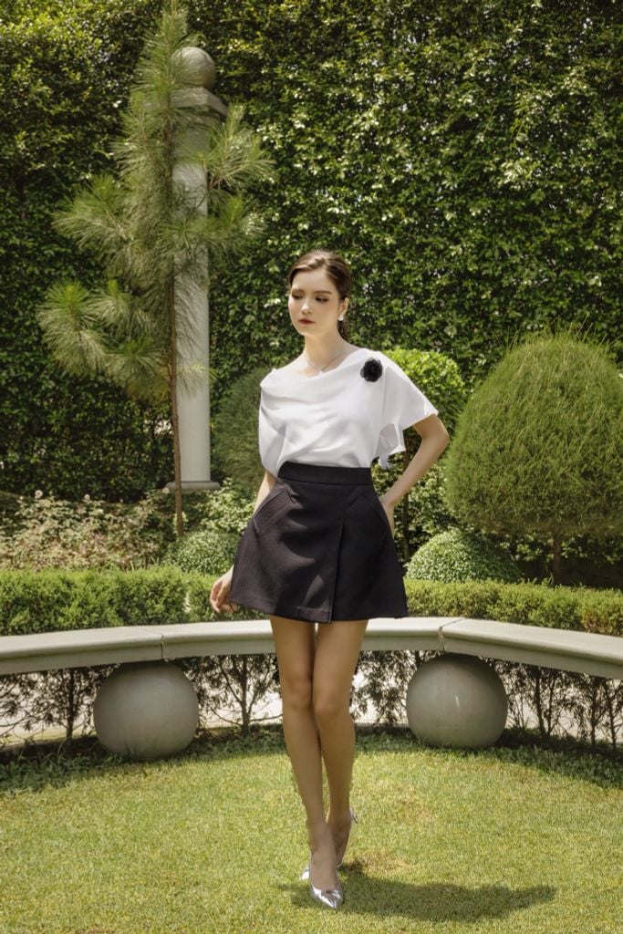 ÁO LỤA CỔ ĐỔ TAY BẤT ĐỐI XỨNG A1070