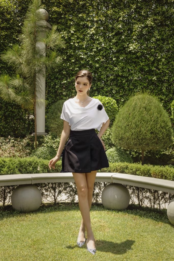 ÁO LỤA CỔ ĐỔ TAY BẤT ĐỐI XỨNG A1070