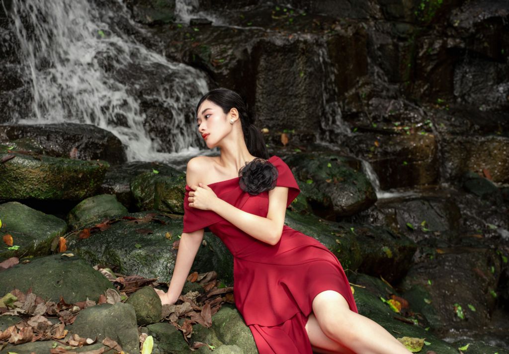 V1063 - Váy đầm thiết kế trể vai , bèo lượn thân dưới
