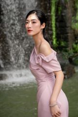 ĐẦM TRỄ VAI DRAPING HOA NỔI CV0007